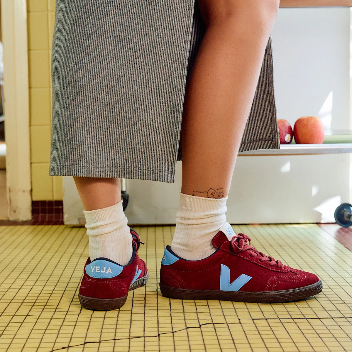 Tenis Veja De Mujer Volley Suede Grenat Aqua Eagle
