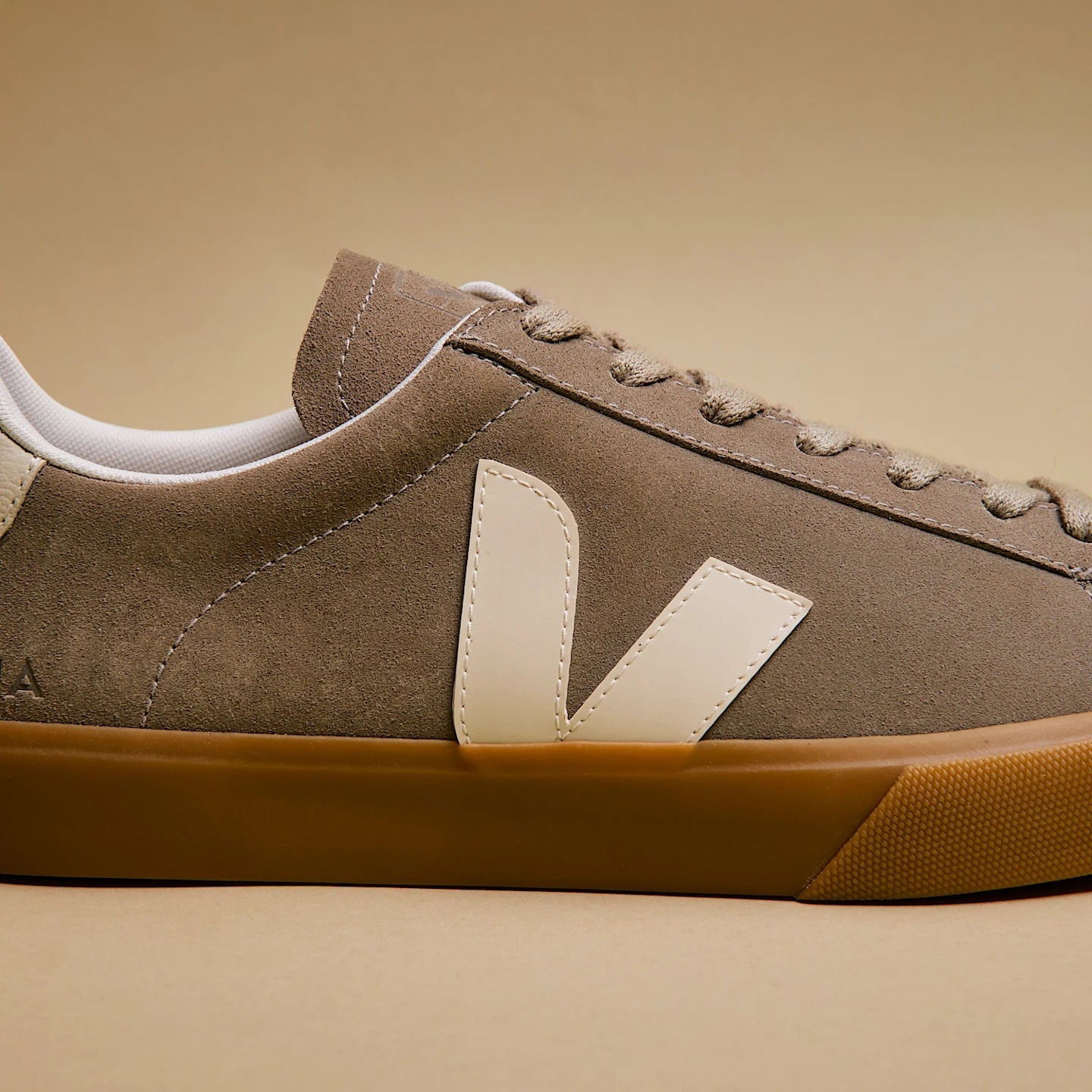 Tenis Veja De Hombre Campo Suede Taupe Pierre Natural