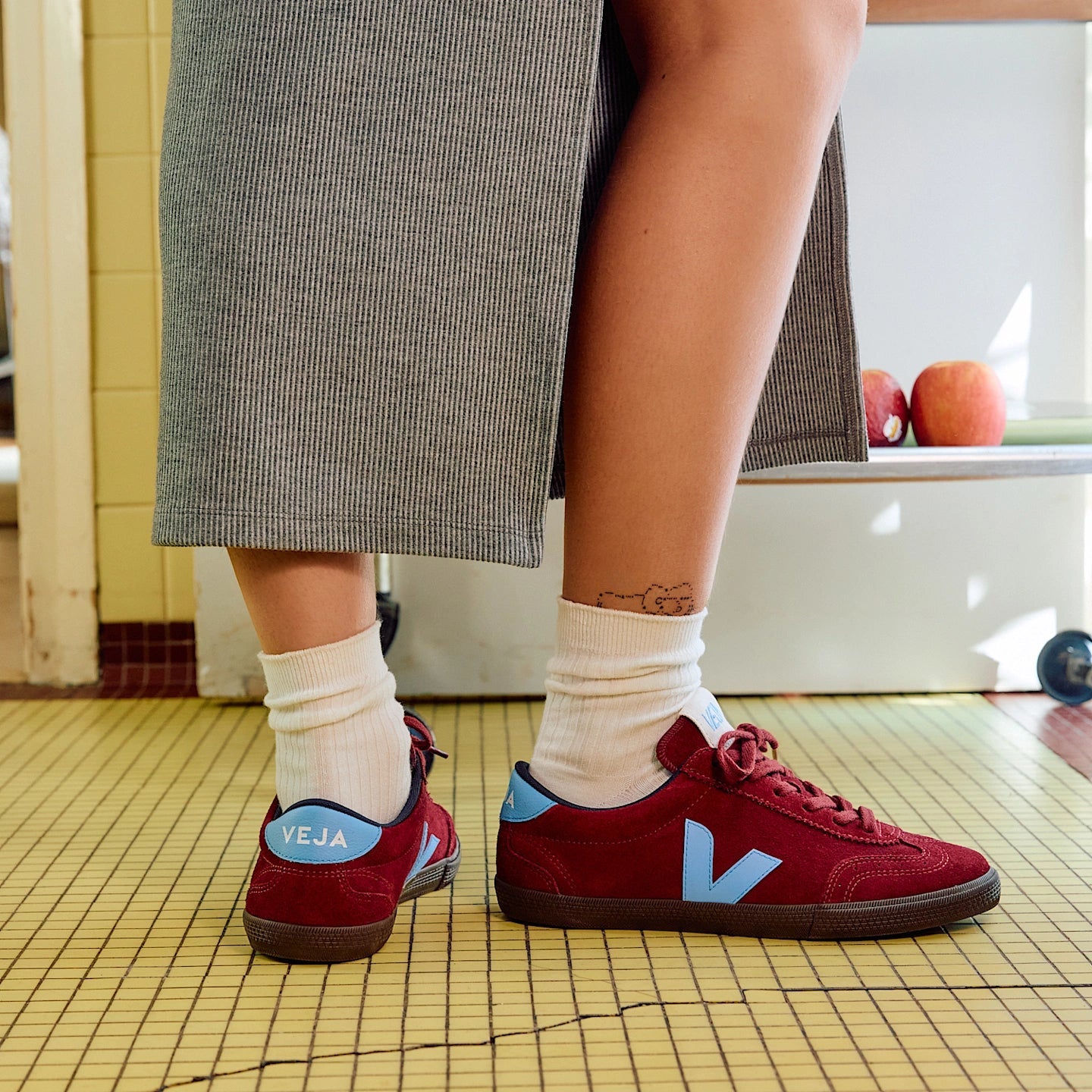 Tenis Veja De Mujer Volley Suede Grenat Aqua Eagle