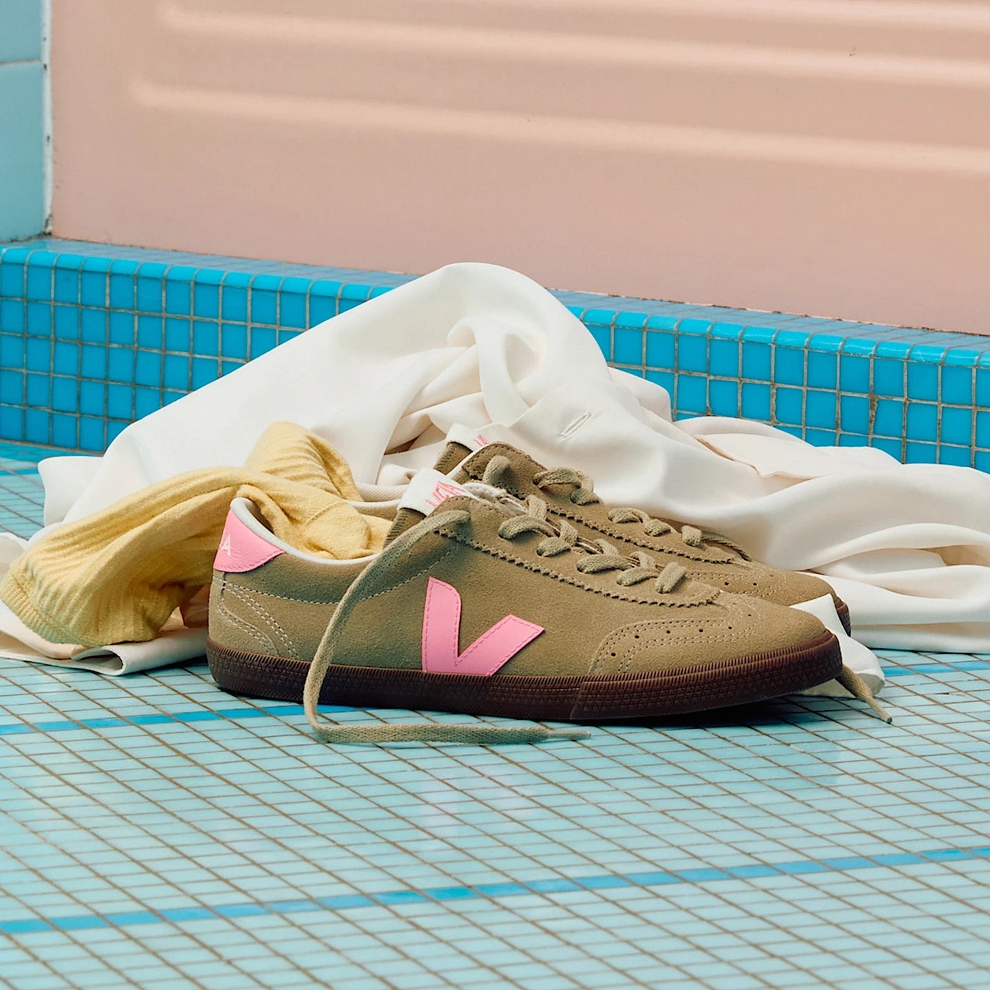 Tenis Veja De Mujer Volley Suede Taupe Malibu Bark