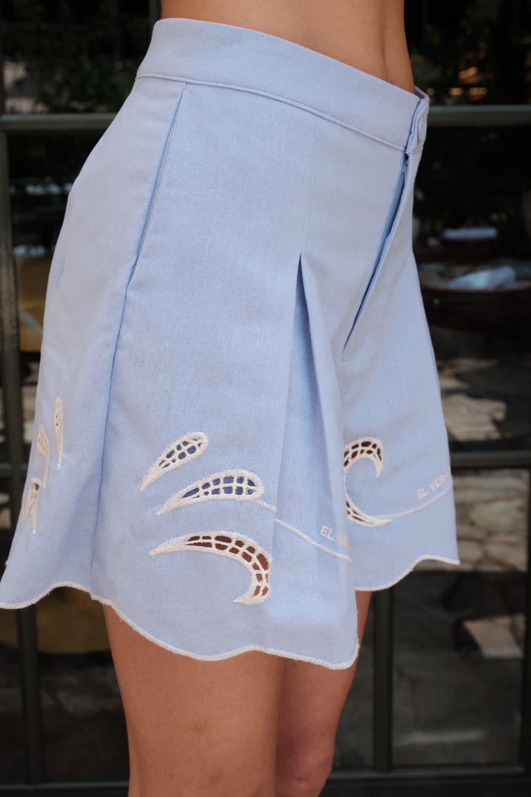 Short Bordado En Ruedo VOIE SHORTS Malva CO